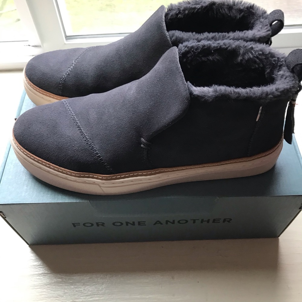 Toms Paxton Faux Fur slip on Chukka sneaker